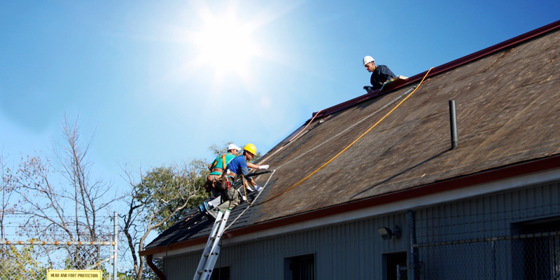 AUGUST - GuestBlog - IKO - How to stay cool while roofing